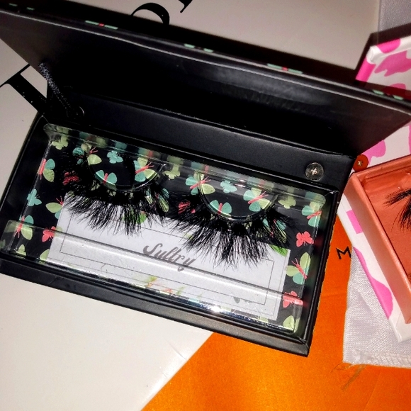 !!NEW RELEASE!! Hot Commodity Lashes - Picture 5 of 6